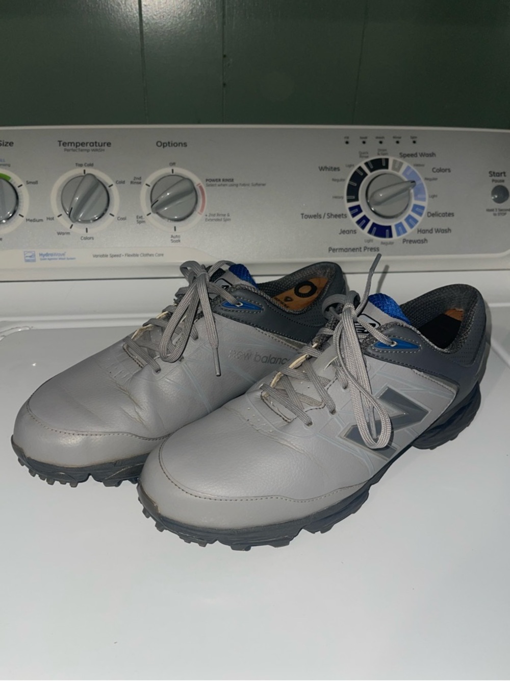 New Balance Men's Light Gray and Navy Athletic Golf Shoes